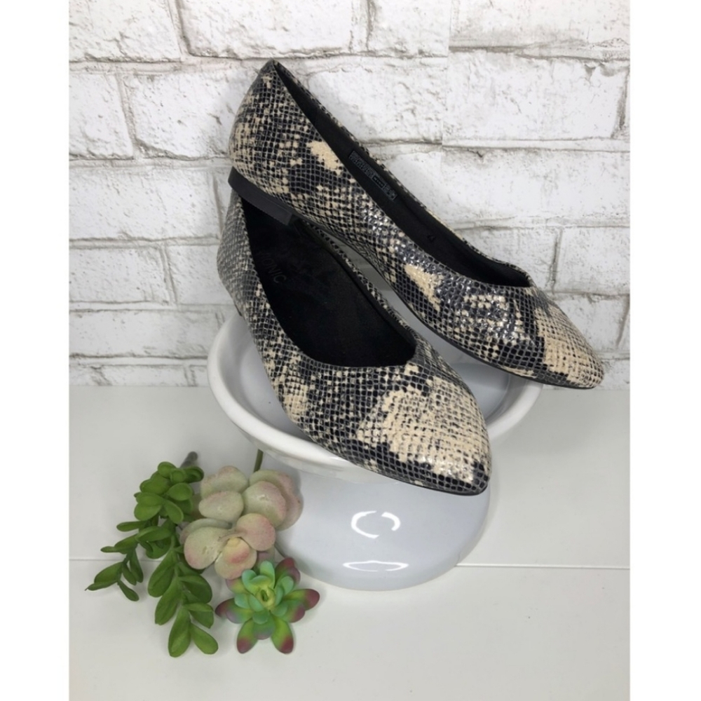 Vionic Caballo Snake Skin Pointed Flats (8.5)